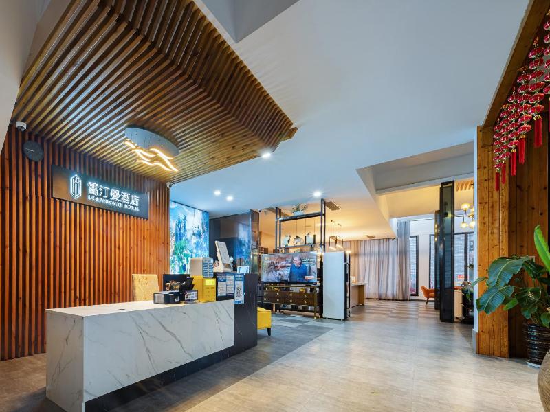 LeadingMen Riverview Hotel&Lift&Free Laundry &Book tickets &Downtown Location and Experienced tour guide service - image 23