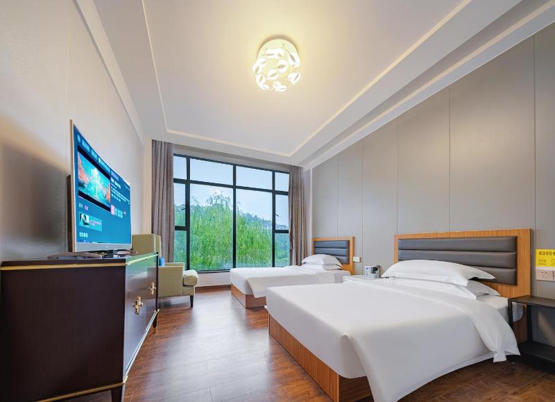 LeadingMen Riverview Hotel&Lift&Free Laundry &Book tickets &Downtown Location and Experienced tour guide service - image 20