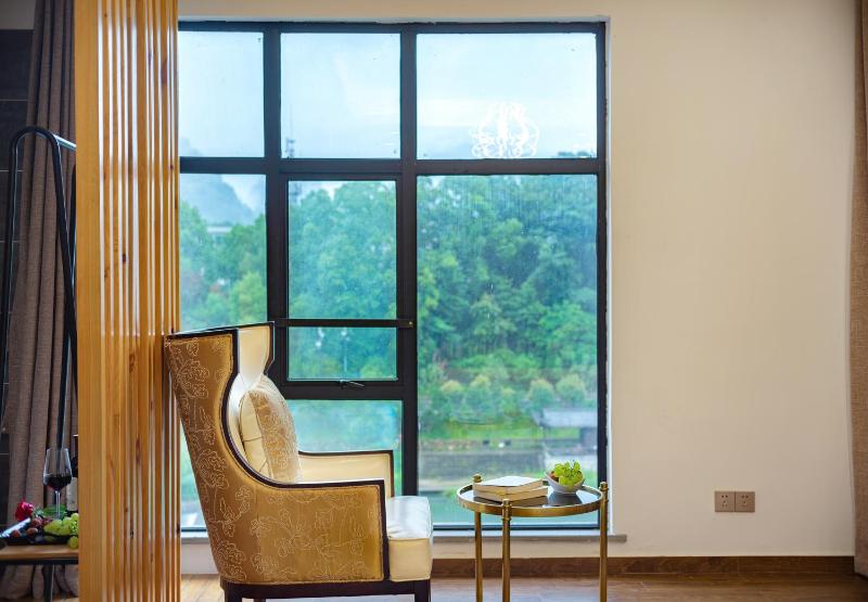 LeadingMen Riverview Hotel&Lift&Free Laundry &Book tickets &Downtown Location and Experienced tour guide service - image 21