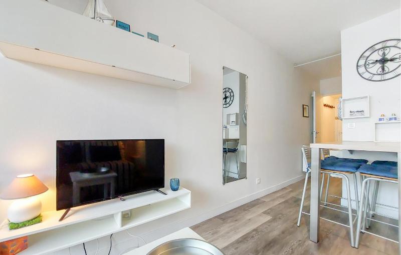 1 Bedroom Amazing Apartment In Royan - image 15