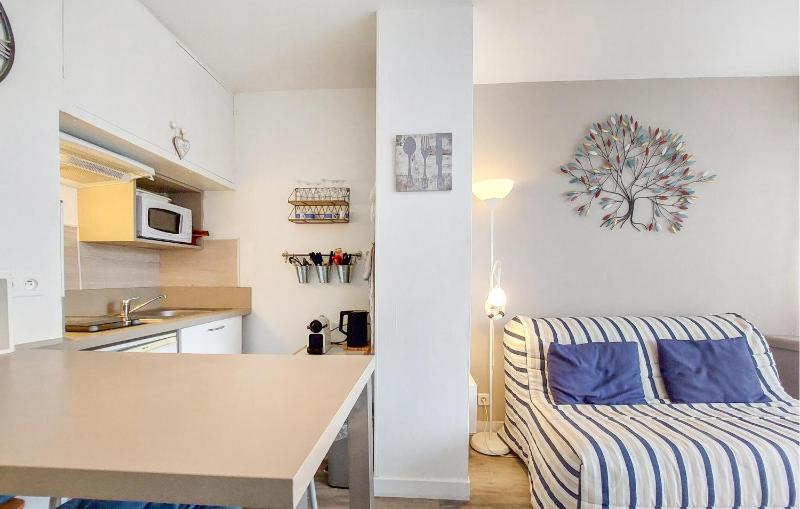 1 Bedroom Amazing Apartment In Royan - image 9