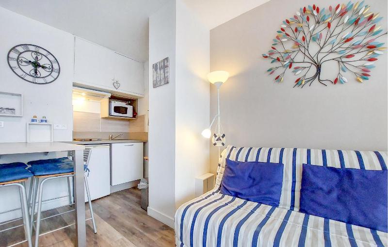 1 Bedroom Amazing Apartment In Royan - image 11