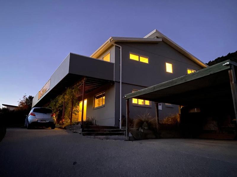 Wanaka 'Mount Iron Edge' with Mountain Views - image 31