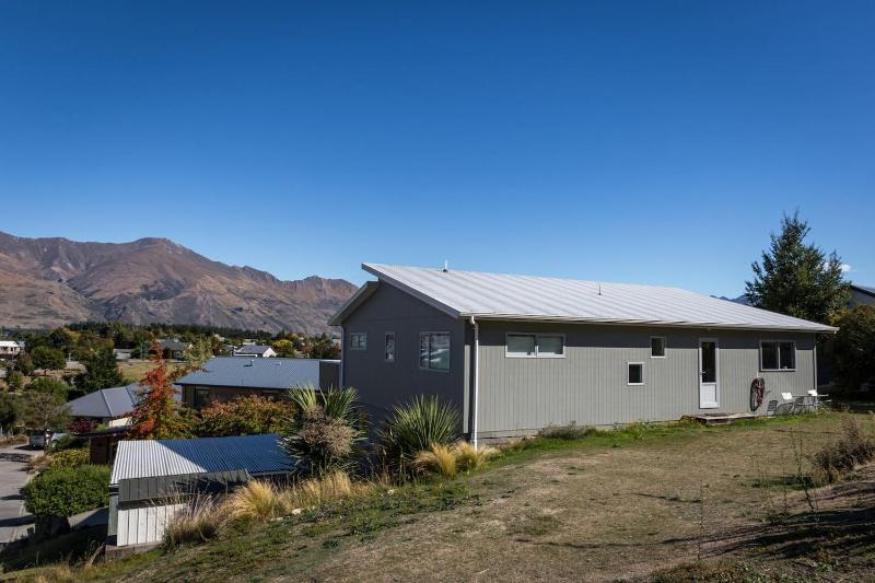 Mount Iron 'The Big House' 2 kitchens 2 living - image 37