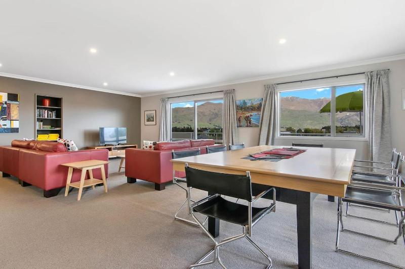 Wanaka 'Mount Iron Edge' with Mountain Views - image 35