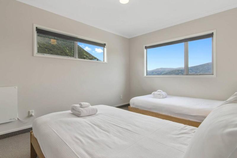 Wanaka 'Mount Iron Edge' with Mountain Views - image 21