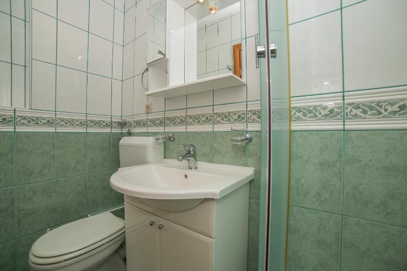One-Bedroom Apartment with Sofa Bed image 4