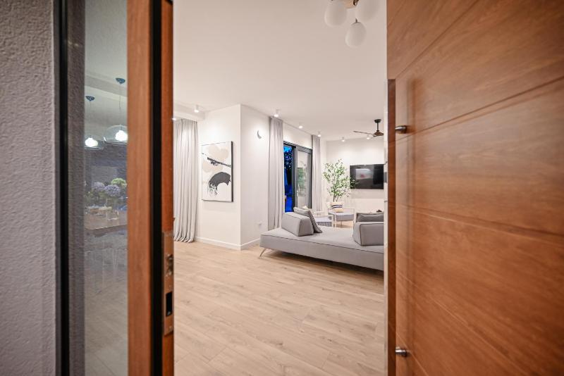 Deluxe Villa Vonskari with Heated Pool and Complete Privacy - image 4