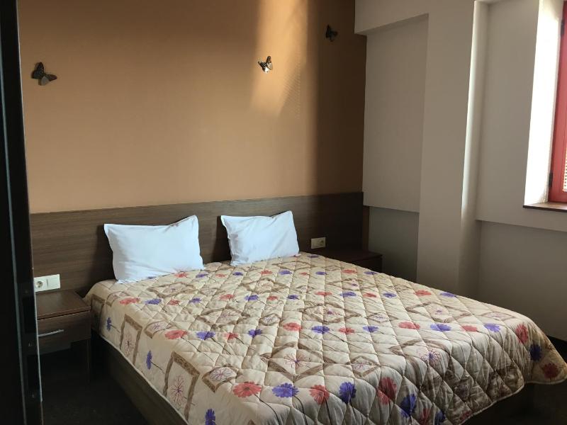 One-Bedroom Suite image 2
