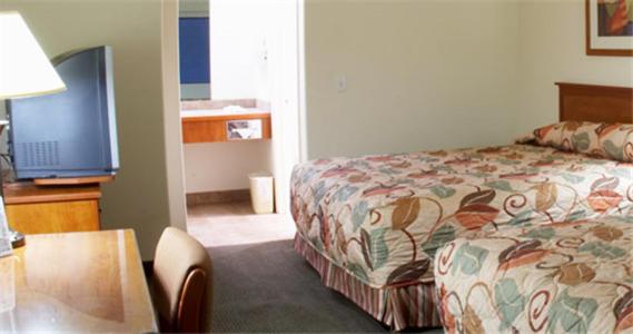 Queen Room with Two Queen Beds image 4