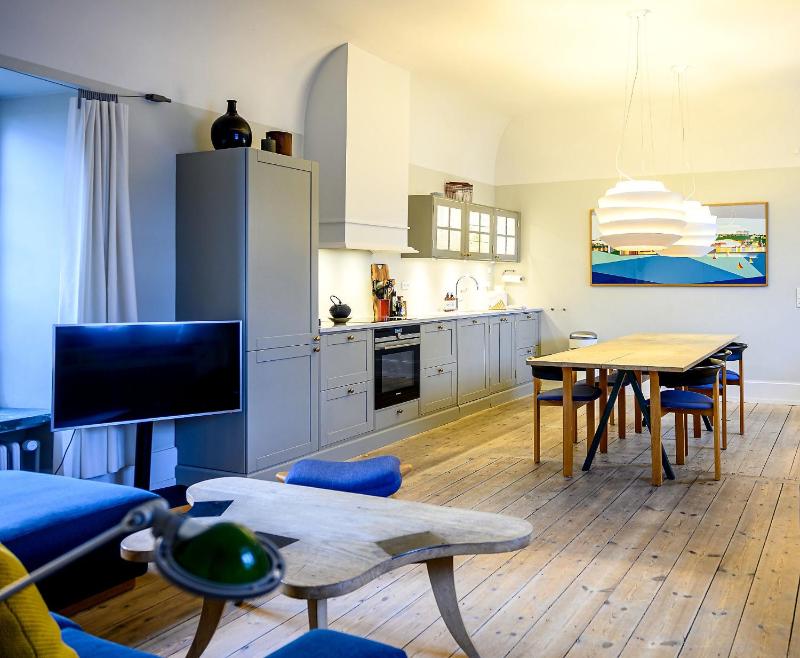 Holsteins Palace Luxury Apartment - image 16