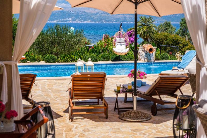 Beachfront House Mir Brač near Supetar with pool and jacuzzi - image 49