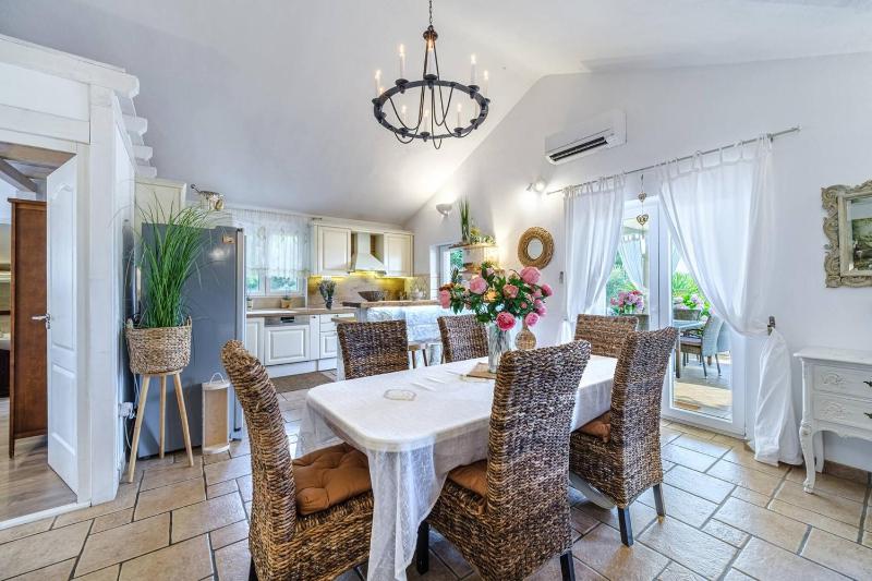 Beachfront House Mir Brač near Supetar with pool and jacuzzi - image 32