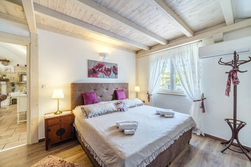 Beachfront House Mir Brač near Supetar with pool and jacuzzi - image 38