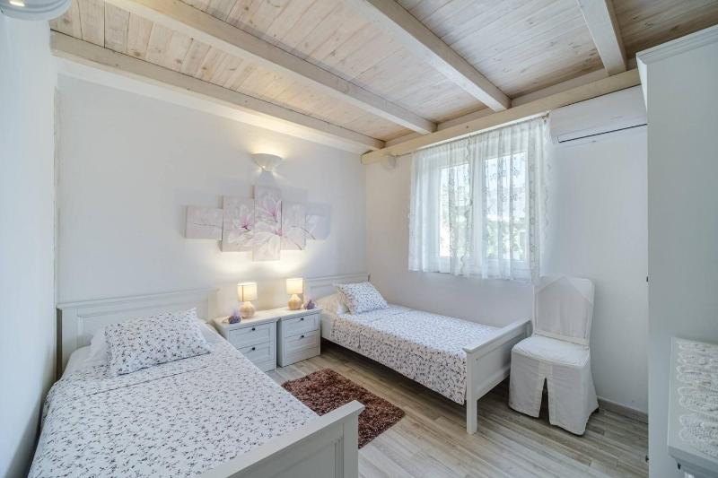 Beachfront House Mir Brač near Supetar with pool and jacuzzi - image 21
