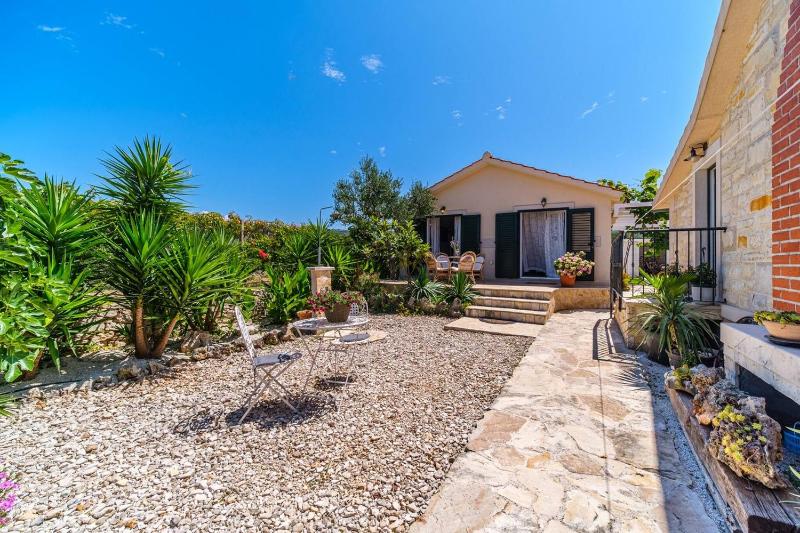Beachfront House Mir Brač near Supetar with pool and jacuzzi - image 24