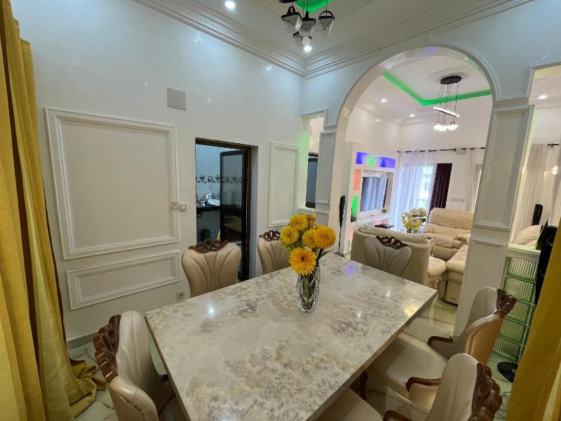 Appartement luxueux chambre salon - image 1