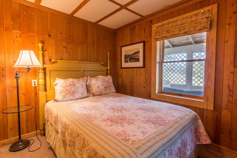 5452 - Sea Captain's Cottage - image 23