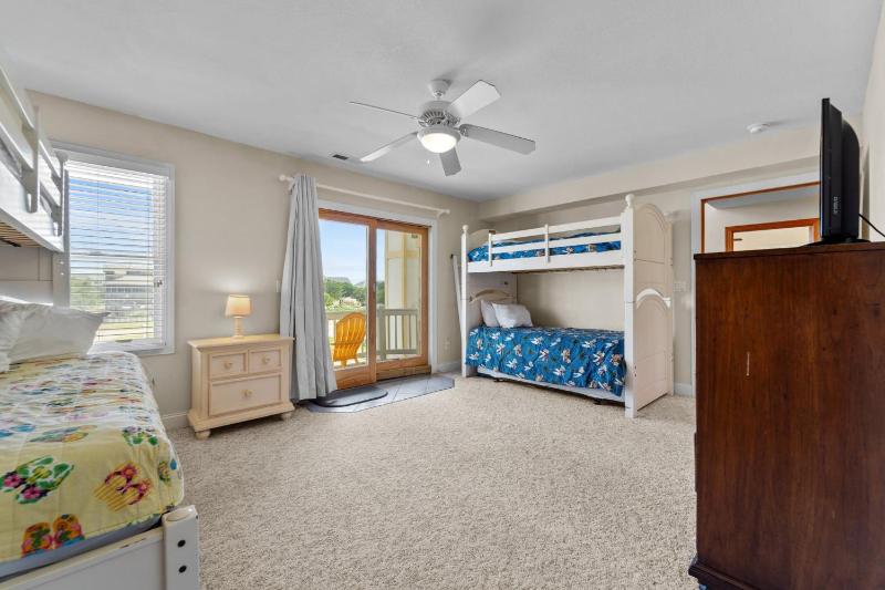 1398 - Decked Out - image 9