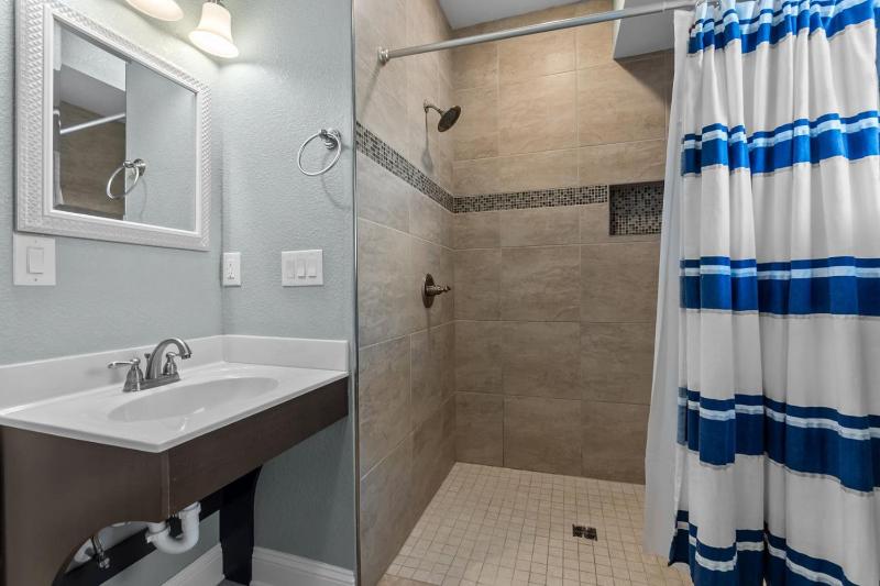 5376 - Wench's Pad 2 - image 28