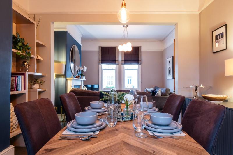 Charming Victorian Townhouse by the Cotswolds - image 25