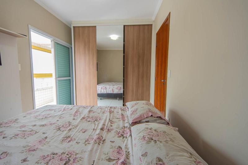 Apto c Garagem a 300m da Praia no Vila Tupi - image 9