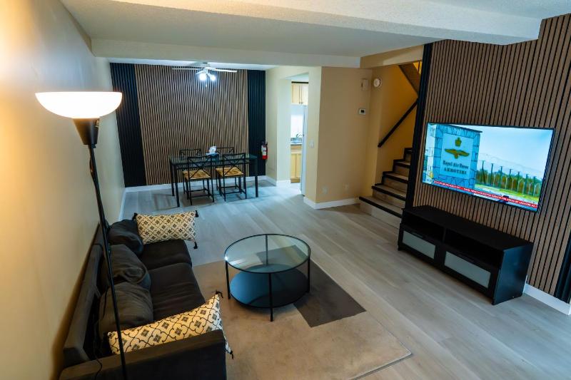 Charming 2-Bedroom House in Central Calgary - image 9
