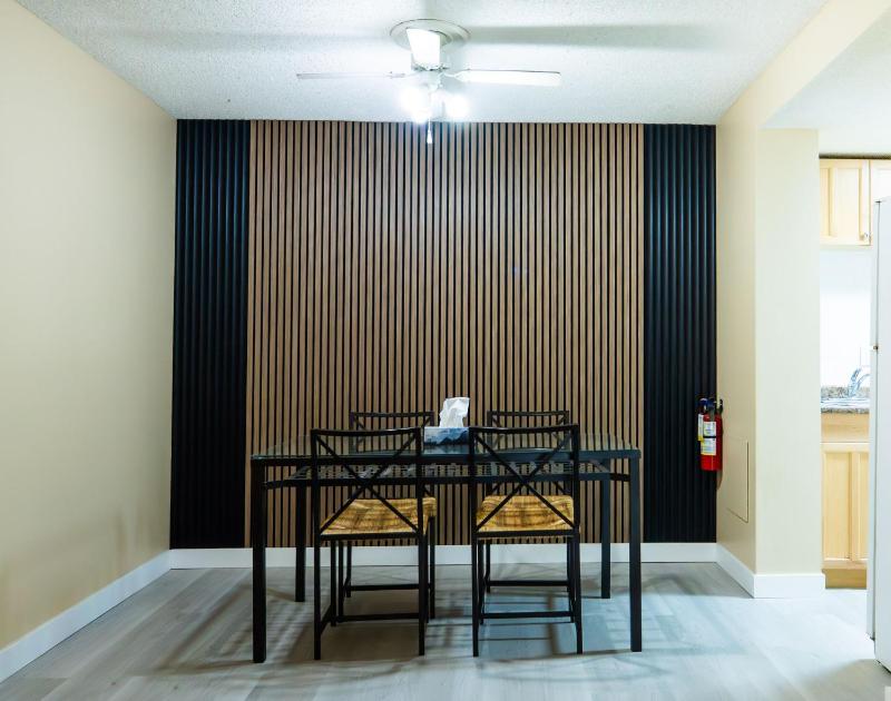 Charming 2-Bedroom House in Central Calgary - image 8