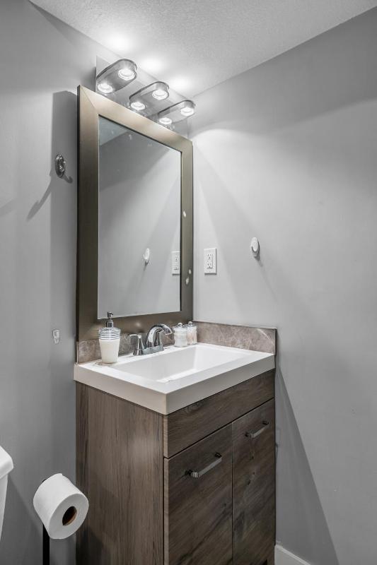 Hollywood Hideaway Sauna Home Theater BBQ - image 24