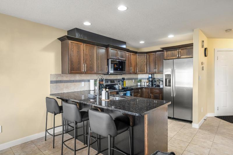 Hollywood Hideaway Sauna Home Theater BBQ - image 34