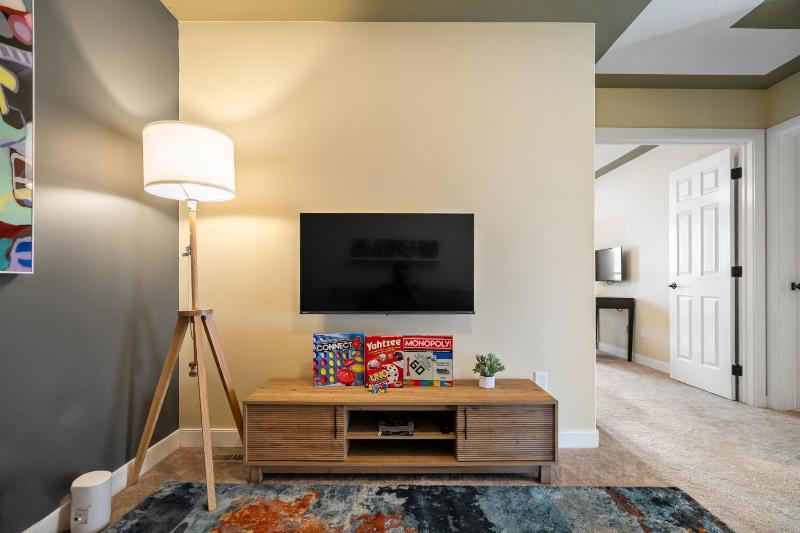 Hollywood Hideaway Sauna Home Theater BBQ - image 17
