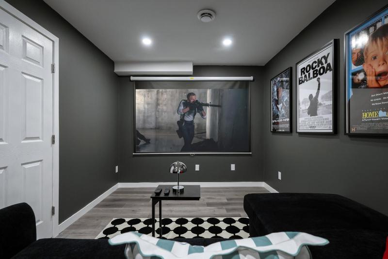 Hollywood Hideaway Sauna Home Theater BBQ - image 2