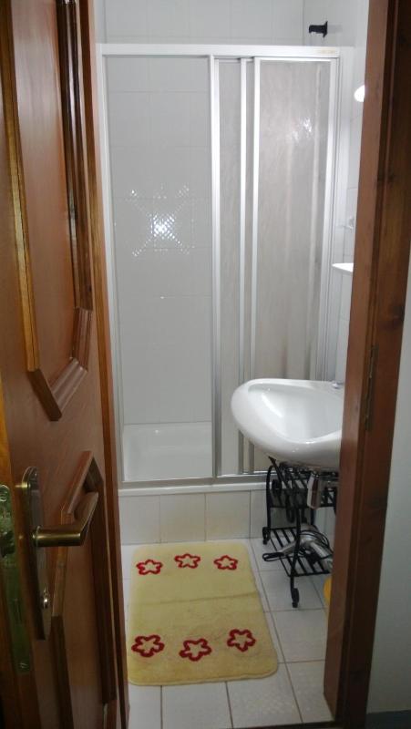 Apartment with Balcony - R2 image 3