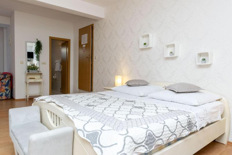 Apartments Knez - image 36