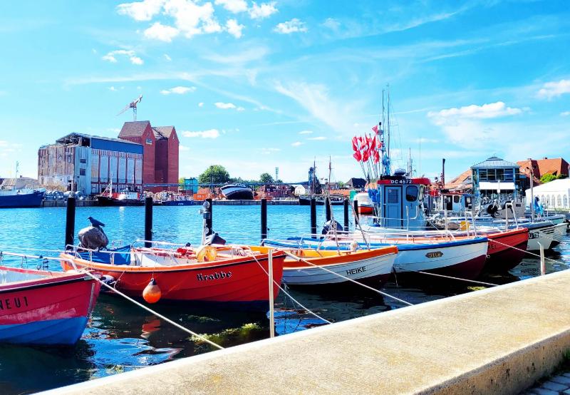 Charmantes Appartement am Hafen mit gratis Bettwäsche-Paket und Terrasse - image 19