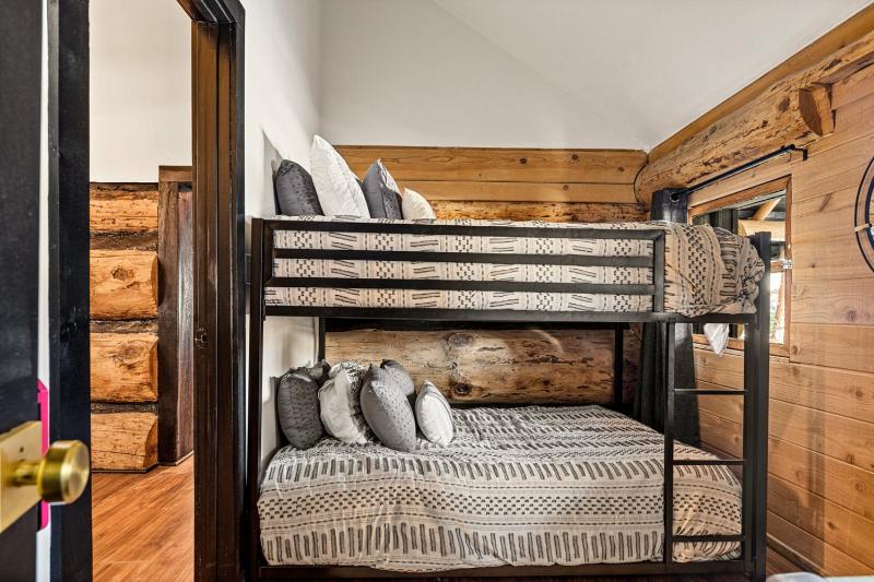 The Hideaway Big Bear - image 2