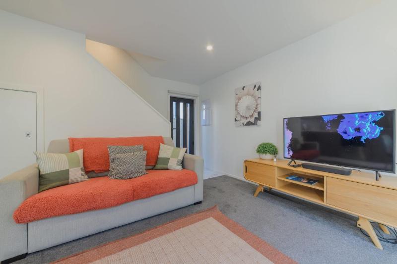 Bright Christchurch Apartment with Private Patio - image 8