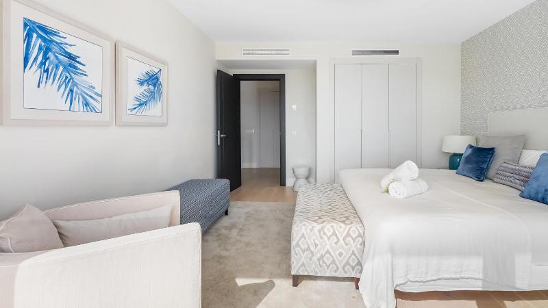 VACATION MARBELLA I Villa Sharma Sea View Villa Prime Location Heated Pool Sauna Cine & Entertainment Room Close to The Beach and Puerto Banus - image 7