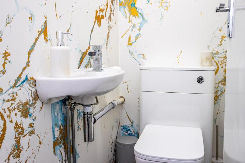 Sunny 3BR Home Near Portsmouth Park - image 2