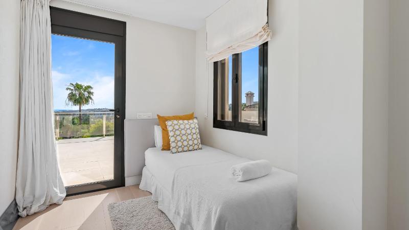 VACATION MARBELLA I Villa Sharma Sea View Villa Prime Location Heated Pool Sauna Cine & Entertainment Room Close to The Beach and Puerto Banus - image 13