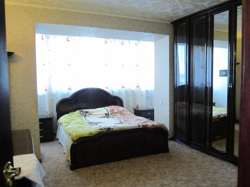 Antonovicha 102 Street - image 1