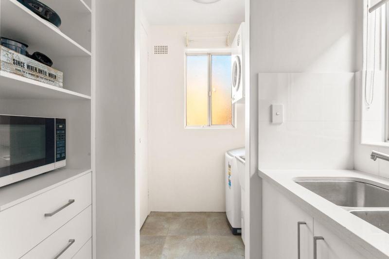Beautifully Peaceful 2-Bed Apartment - image 13