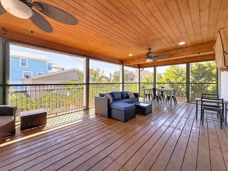 Canal Front Kayak Paddle Board Hot Tub Convenient Location - image 23