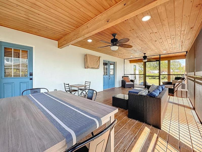 Canal Front Kayak Paddle Board Hot Tub Convenient Location - image 25