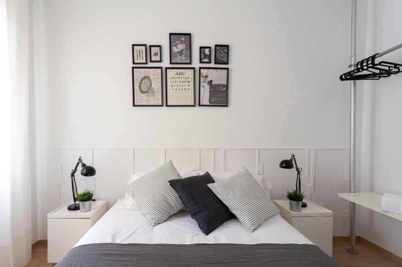 Renovated and Contemporary Apartment Near Paseo de Gracia - image 10