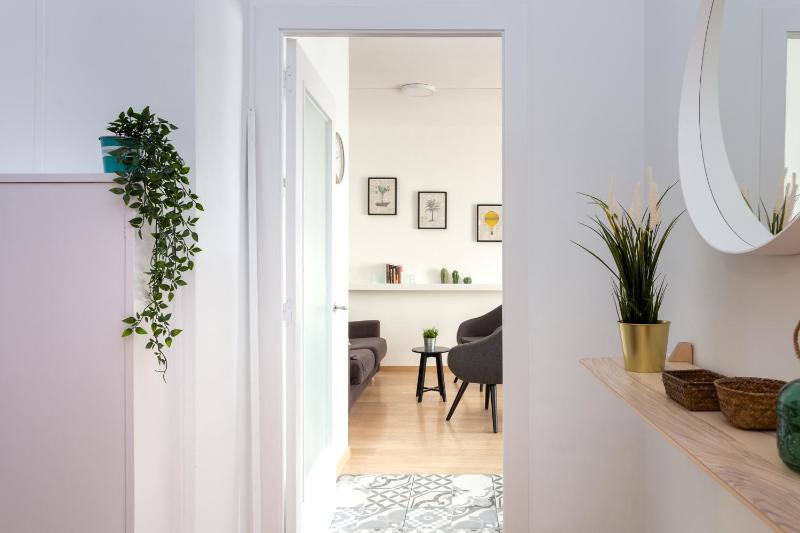 Renovated and Contemporary Apartment Near Paseo de Gracia - image 12