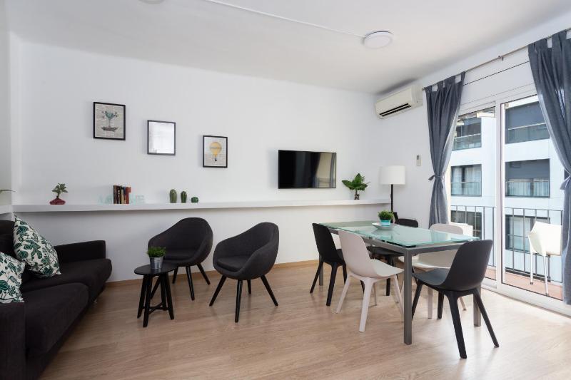 Renovated and Contemporary Apartment Near Paseo de Gracia - image 11