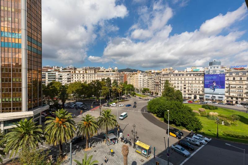 Renovated and Contemporary Apartment Near Paseo de Gracia - image 9