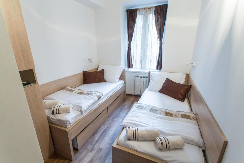 Twin Room image 2