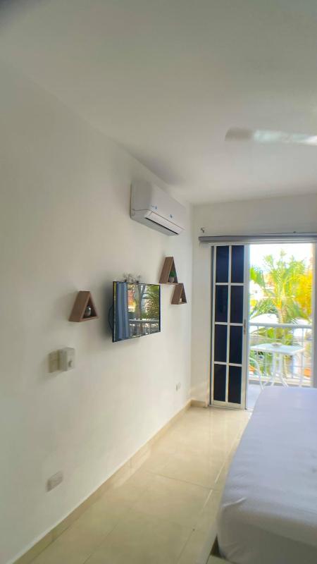 Cozy 2BR 2Bth walk 2 the beach Pool view Wi-Fi - image 11